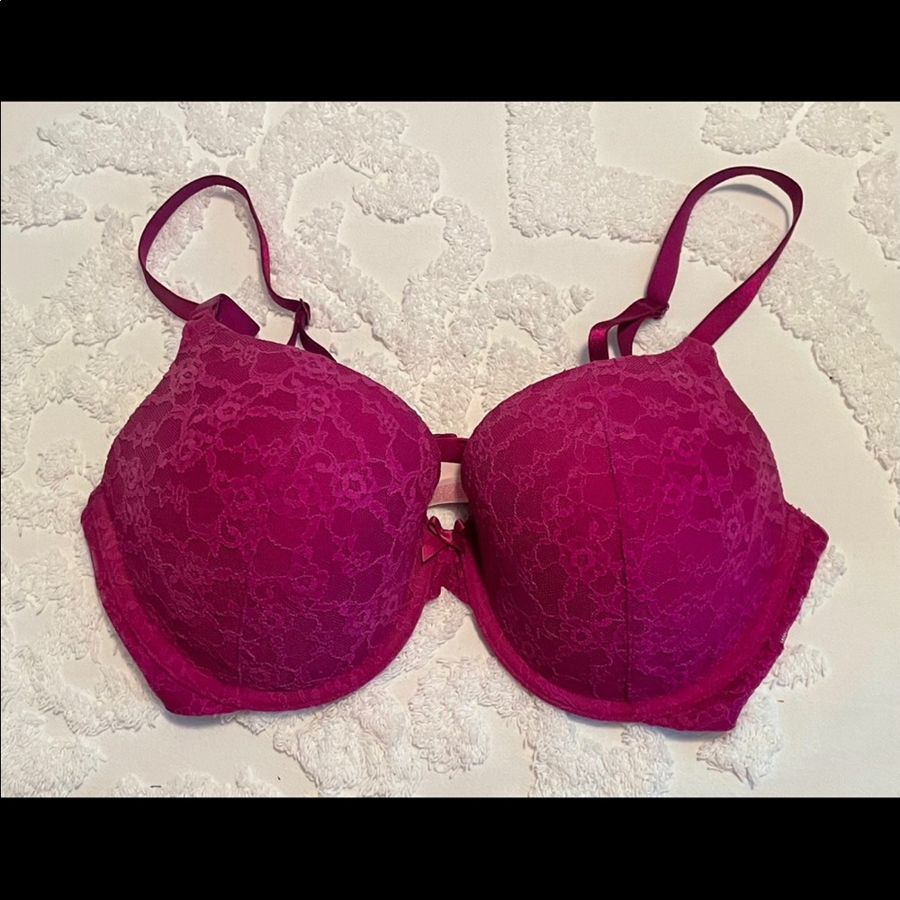 Victoria’s Secret lined perfect coverage fuscia lace bra NWOT